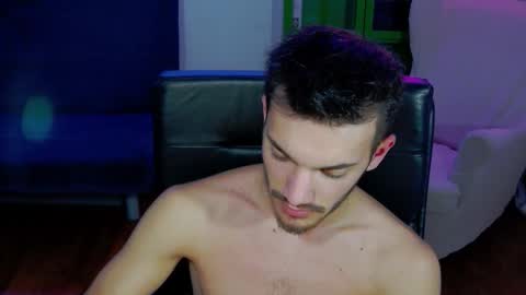 Snapshot of dominicvalente chatting on November 3, 10:21 pm dominicvalente online show from November 3, 10:21 pm