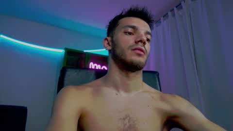 Snapshot of dominicvalente chatting on November 20, 8:08 pm dominicvalente online show from November 20, 8:08 pm