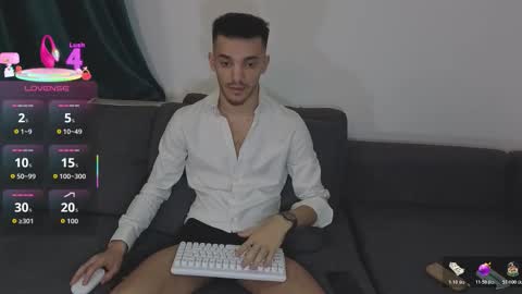 Snapshot of dominicvalente chatting on December 14, 10:47 pm dominicvalente online show from December 14, 10:47 pm