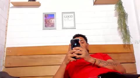 Snapshot of dominicvera chatting on May 18, 1:45 am DominicVera online show from May 18, 1:45 am