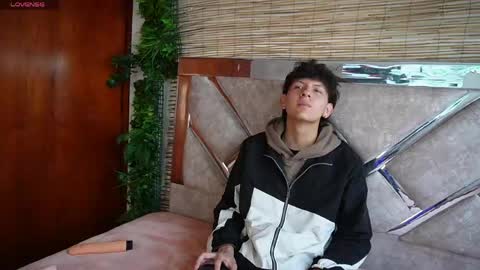 Snapshot of dominik_across chatting on March 25, 12:11 pm Dominik online show from March 25, 12:11 pm