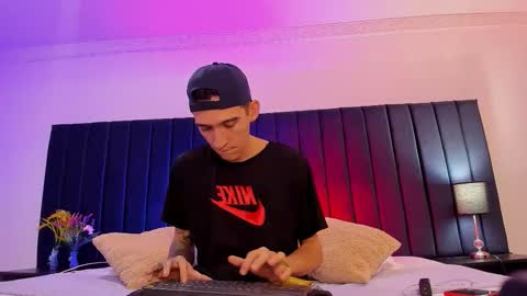 dominik_thompson777 online show from October 7, 3:25 am