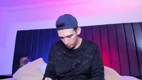 dominik_thompson777 online show from October 12, 9:19 am