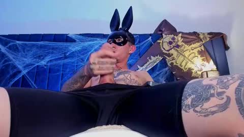 dominik_thompson777 online show from October 31, 8:48 am