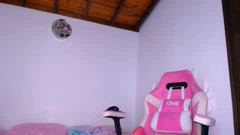   online show from March 22, 11:13 am