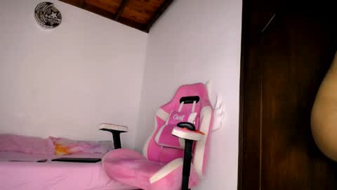   online show from April 4, 11:35 pm