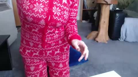   dominique  online show from January 16, 2:19 pm