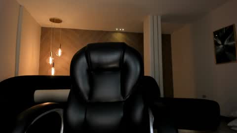 Snapshot of dominiquevega_ chatting on December 15, 5:13 am Dominique online show from December 15, 5:13 am