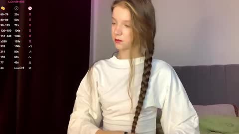 Snapshot of domitilabarrus chatting on April 30, 2:51 am Kira online show from April 30, 2:51 am