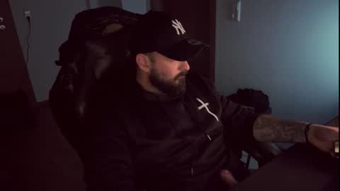 Snapshot of donchriiis chatting on February 10, 2:59 am donchriiis online show from February 10, 2:59 am