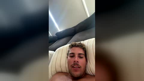 Snapshot of dongdollar83295 chatting on March 12, 4:18 am dongdollar83295 online show from March 12, 4:18 am