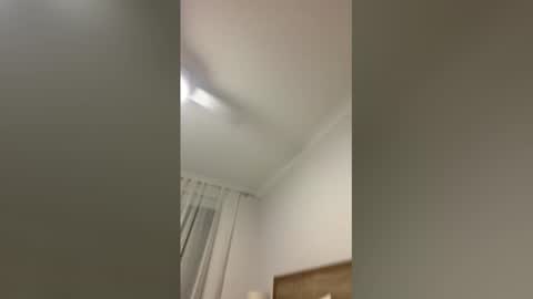 Snapshot of dongdollar83295 chatting on April 5, 3:42 pm dongdollar83295 online show from April 5, 3:42 pm