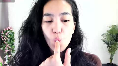 Aura online show from November 4, 3:05 am