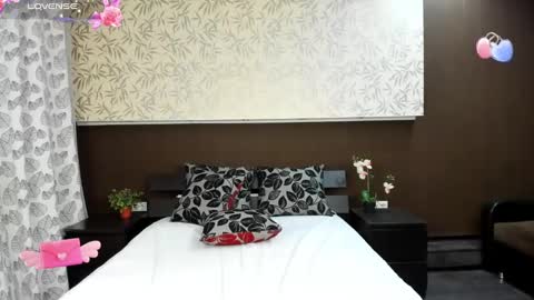 Donna On GMT2 Mon-Fri 3-9 AM online show from December 3, 3:30 am