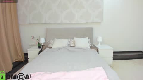 Snapshot of donnaaa_evans chatting on February 8, 11:52 pm Donna On GMT2 Mon-Fri 3-9 AM online show from February 8, 11:52 pm