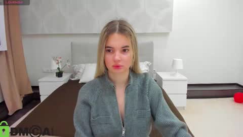 Snapshot of donnaaa_evans chatting on February 22, 11:47 pm Donna On GMT2 Mon-Fri 3-9 AM online show from February 22, 11:47 pm