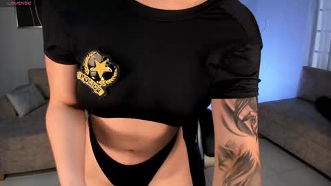  Donna Stonne  online show from October 31, 9:16 pm