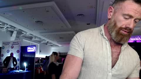 Snapshot of donnybasilisk chatting on February 1, 2:47 am Donny online show from February 1, 2:47 am