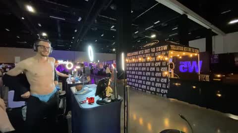 Snapshot of donnybasilisk chatting on November 9, 9:46 pm Donny online show from November 9, 9:46 pm