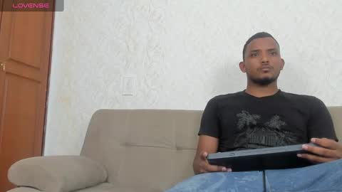donovan_brown online show from October 3, 12:02 pm