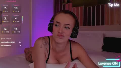 Snapshot of dora_banks chatting on October 1, 9:15 am Dora online show from October 1, 9:15 am