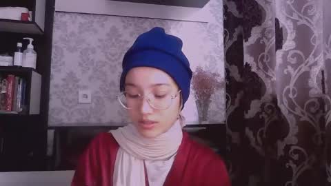 Mia online show from October 8, 10:57 am