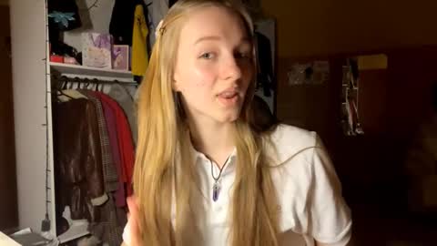 Snapshot of doreathagustave chatting on February 25, 5:22 pm Anika online show from February 25, 5:22 pm