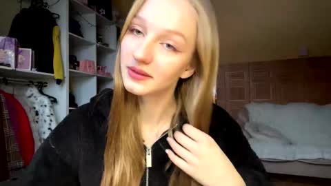 Snapshot of doreathagustave chatting on March 2, 1:40 pm Anika online show from March 2, 1:40 pm