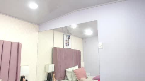 Anny online show from April 19, 2:05 pm