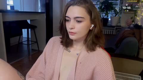 Snapshot of dorfmatratze_ chatting on January 4, 9:00 am Alice online show from January 4, 9:00 am
