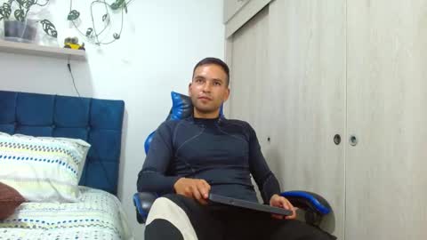 Snapshot of dorian_h chatting on April 21, 6:44 pm dorian_h online show from April 21, 6:44 pm