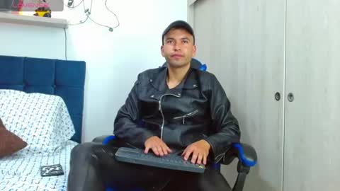 Snapshot of dorian_h chatting on July 18, 2:32 pm dorian_h online show from July 18, 2:32 pm