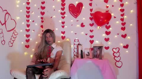 Nicolle online show from February 10, 2:37 pm