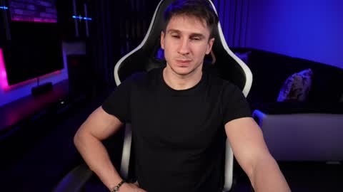 Dorian Reyes online show from December 6, 1:18 am