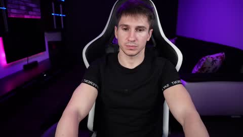 Dorian Reyes online show from December 7, 2:20 am