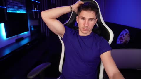 Dorian Reyes online show from December 21, 3:14 am