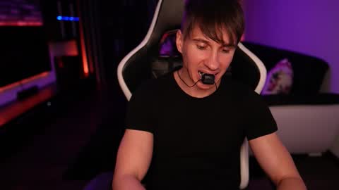 Dorian Reyes online show from October 13, 9:59 pm