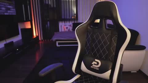 Dorian Reyes online show from February 19, 11:34 pm