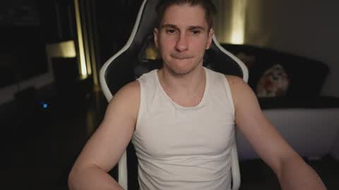 Dorian Reyes online show from April 18, 12:03 am