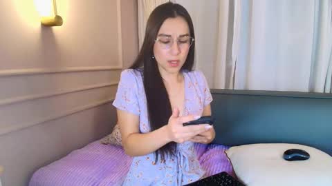dorothy_valerisse online show from March 19, 10:30 am