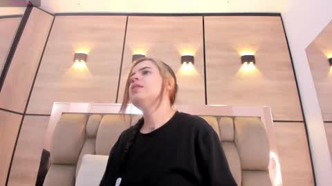  DOROTHY online show from November 19, 2:22 am