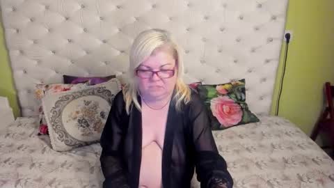 Snapshot of dorramay chatting on November 4, 9:41 am Dorra online show from November 4, 9:41 am