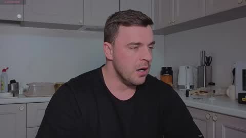 Snapshot of dosilasa chatting on December 4, 9:23 pm Sasha online show from December 4, 9:23 pm