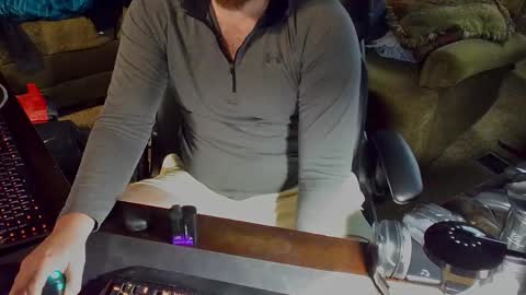 DotYourEyezez  online show from February 18, 9:55 pm