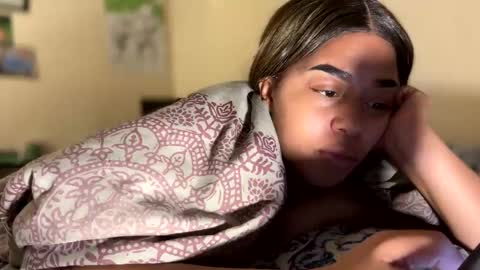 dove_love22 online show from December 4, 6:23 am