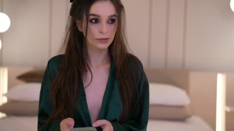    .         . online show from December 21, 7:59 am