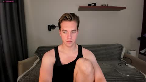 Mervin  online show from October 27, 10:03 pm