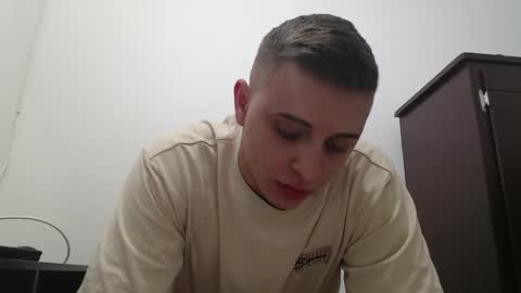 draco_boy2000 online show from October 11, 9:13 pm