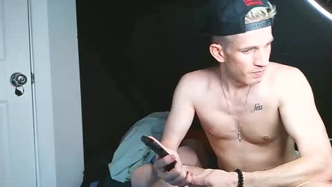 Snapshot of dracoisback chatting on October 13, 4:45 am dracoisback online show from October 13, 4:45 am