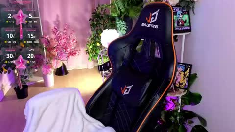 Snapshot of draculaura_ chatting on June 5, 11:27 am Draculaura online show from June 5, 11:27 am